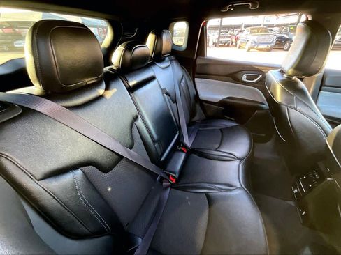 Certified 2024 Jeep Compass Latitude image 19