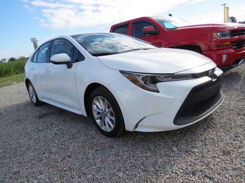 Used 2022 Toyota Corolla LE w/ LE Convenience Package image 8