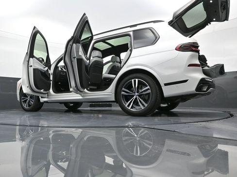 Used 2026 BMW X7 xDrive40i w/ M Sport Package image 43