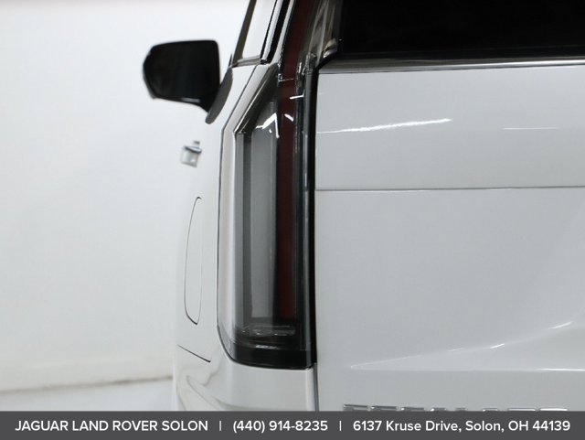 Used 2025 Cadillac Escalade Premium Luxury AWD/4WD image 48