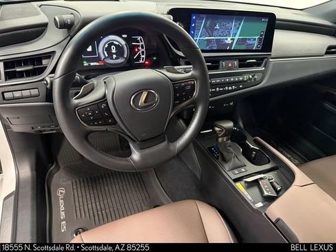 Used 2025 Lexus ES 300h w/ Premium Package FWD image 16