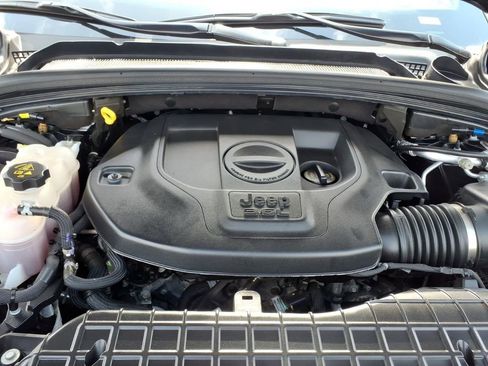 Used 2023 Jeep Grand Cherokee Overland w/ Luxury Tech Group IV AWD/4WD image 31