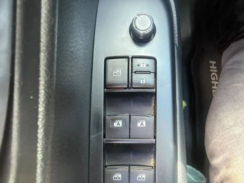 Used 2015 Toyota Highlander XLE AWD/4WD image 30