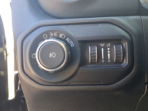 Used 2021 Jeep Wrangler Unlimited Sahara image 23