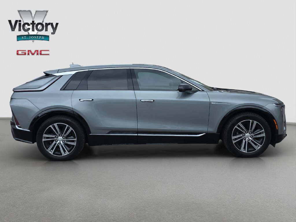 Used 2024 Cadillac Lyriq Luxury AWD/4WD image 19