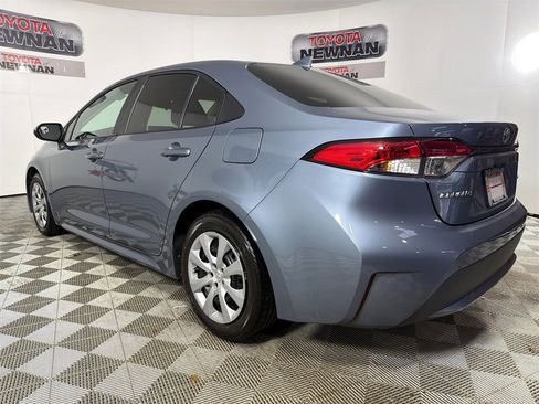 Used 2021 Toyota Corolla LE image 5