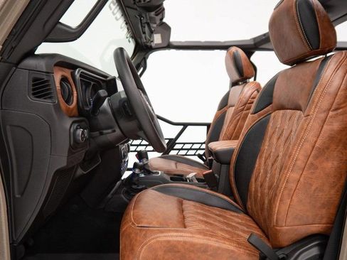 Used 2025 Jeep Wrangler Sport image 27