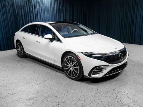 Certified 2023 Mercedes-Benz EQS 580 4MATIC Sedan image 3