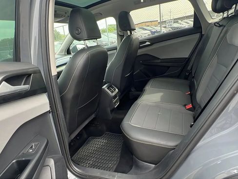 Used 2022 Volkswagen Taos SE AWD/4WD image 27