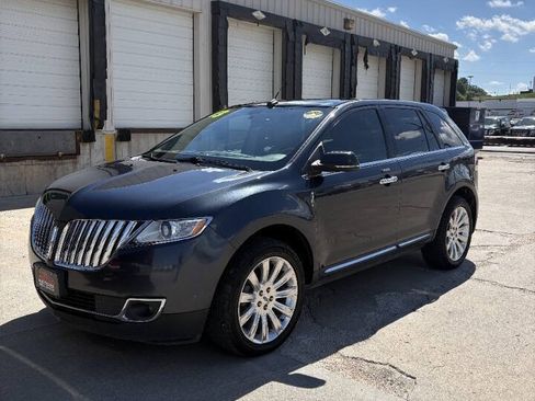 Used 2013 Lincoln MKX AWD image 3