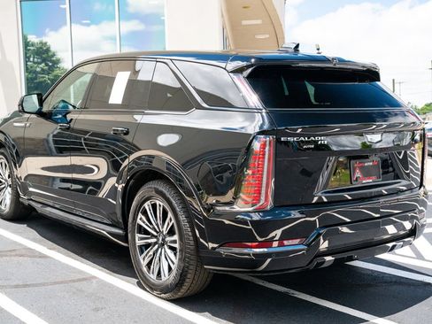 Used 2026 Cadillac Escalade IQ Sport 1 w/ LPO, Floor Liner Package AWD/4WD image 18
