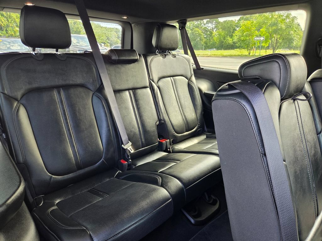 Used 2025 Jeep Wagoneer L Series II w/ 8-pass Seating Package AWD/4WD image 31