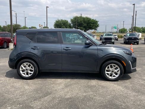 Used 2025 Kia Soul LX w/ LX Technology Package image 4