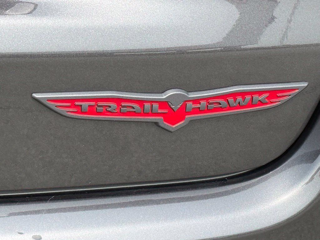 Used 2024 Jeep Compass Trailhawk w/ Trailhawk Convenience Group AWD/4WD image 28