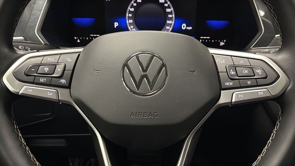 Used 2022 Volkswagen Tiguan SE w/ Panoramic Sunroof Package AWD/4WD image 16