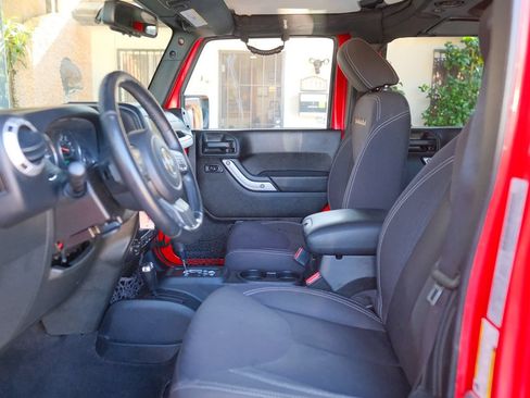 Used 2015 Jeep Wrangler Unlimited Sahara AWD/4WD image 12
