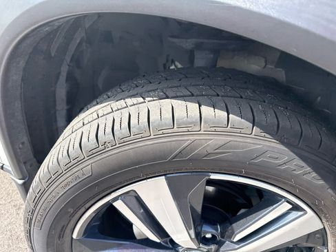 Used 2023 Nissan Rogue SL FWD image 2
