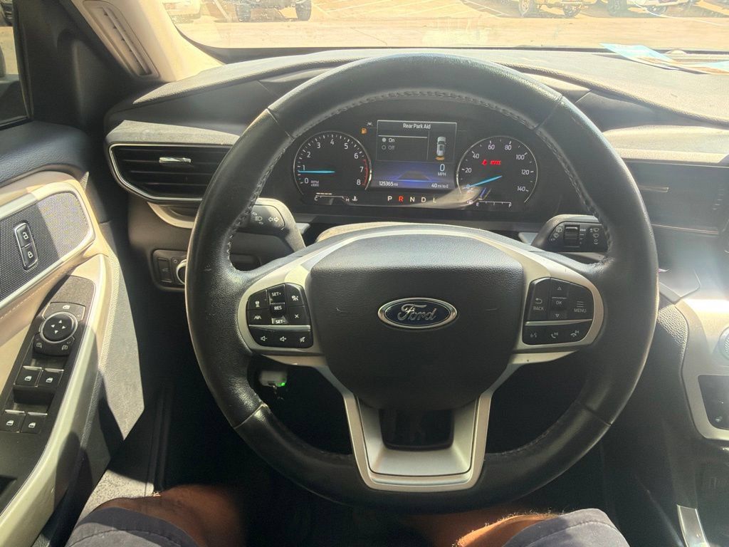 Used 2022 Ford Explorer XLT w/ Equipment Group 202A AWD/4WD image 12