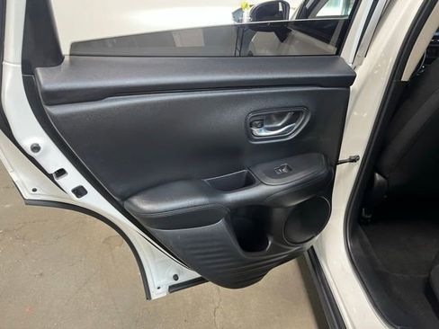 Used 2025 Honda HR-V LX image 18