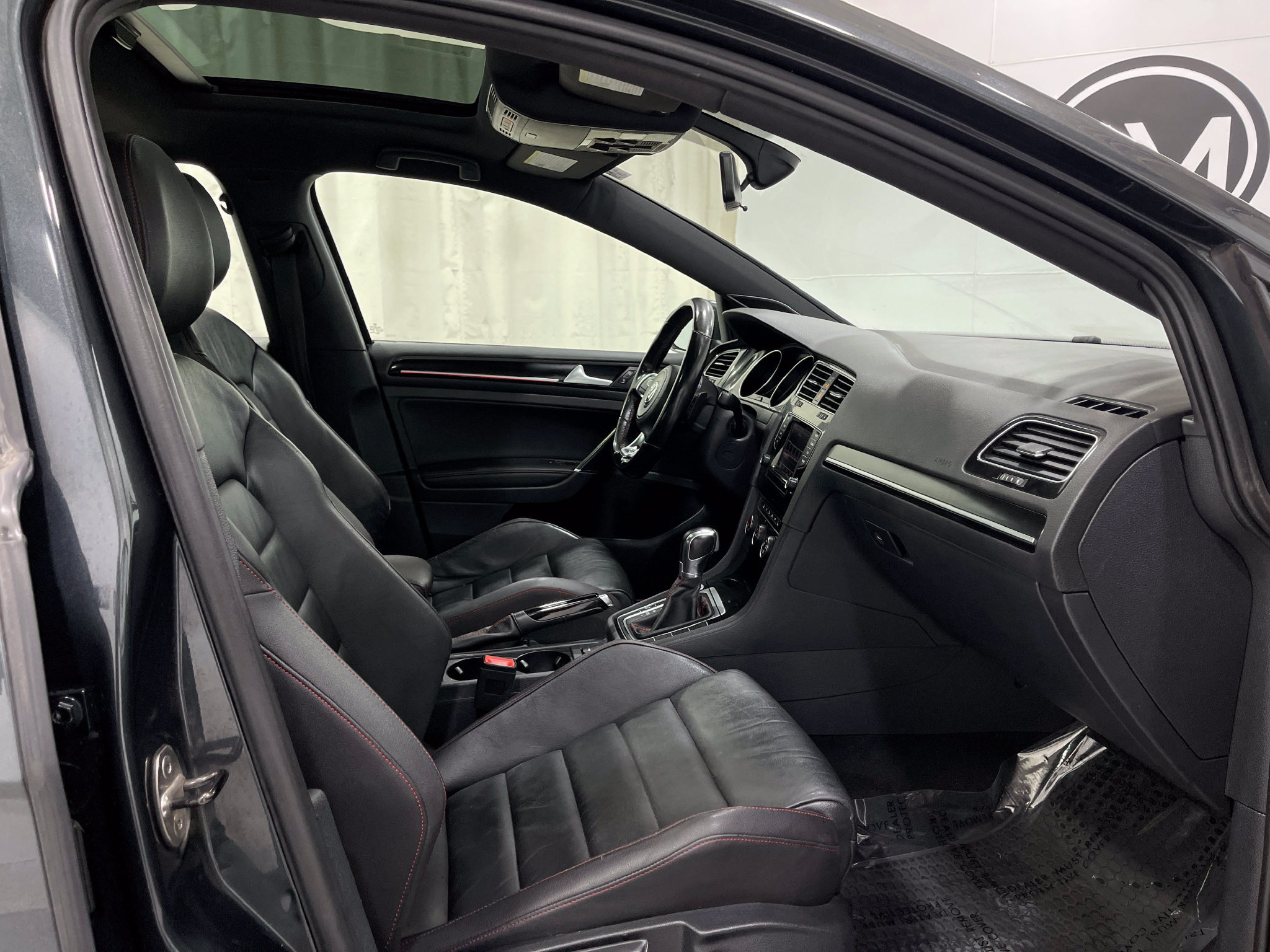 Used 2015 Volkswagen GTI SE w/ Lighting Package (SEL) FWD image 31