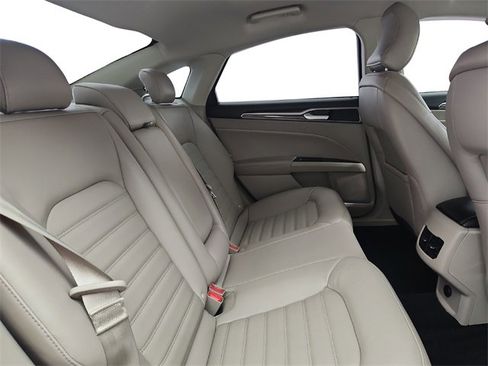 Used 2018 Ford Fusion SE w/ Fusion SE Technology Package image 24