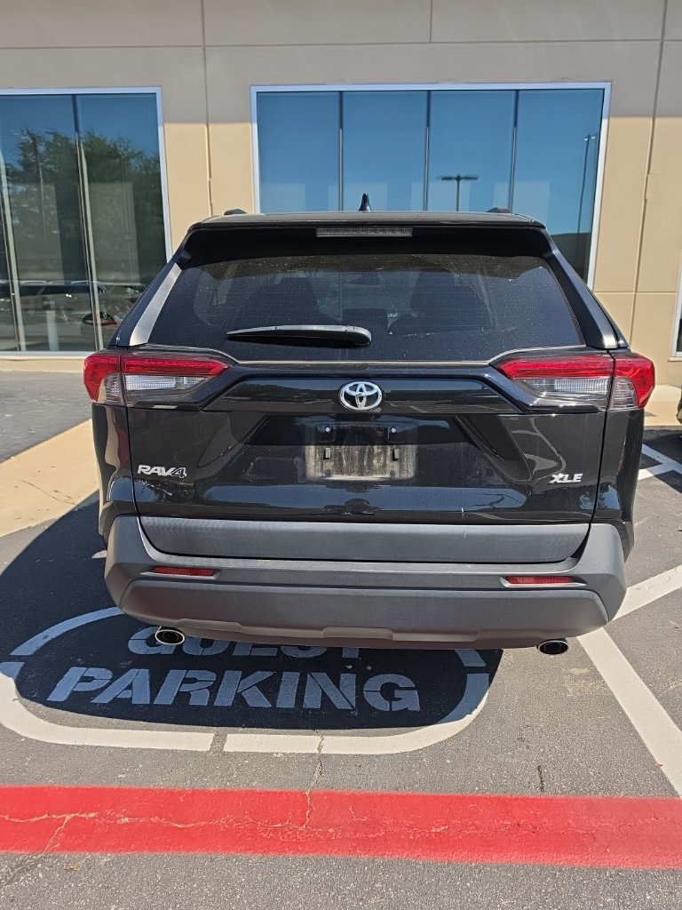 Used 2022 Toyota RAV4 XLE w/ Convenience Package FWD image 5