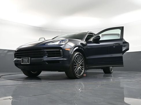Certified 2022 Porsche Cayenne AWD/4WD image 39