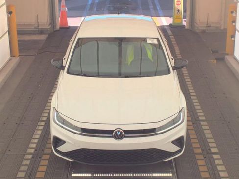 Used 2025 Volkswagen Jetta Sport image 3