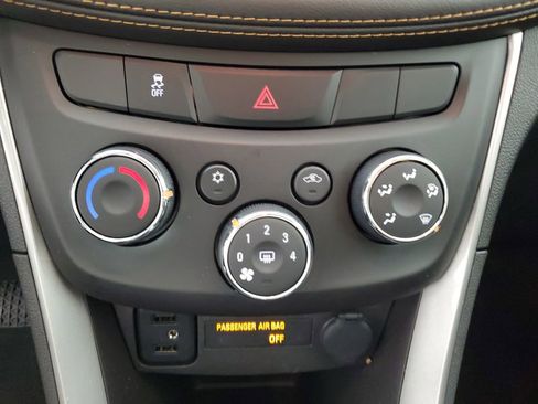 Used 2022 Chevrolet Trax LS w/ Tint and Cruise Package image 18