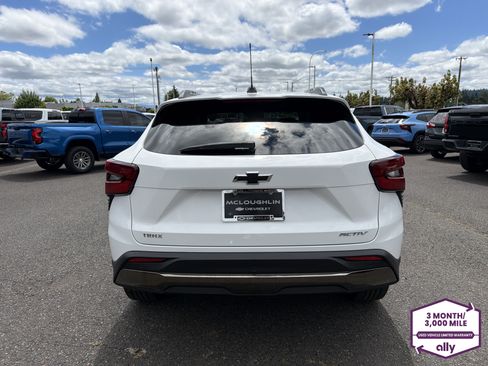 Used 2025 Chevrolet Trax ACTIV w/ Sunroof Package FWD image 4