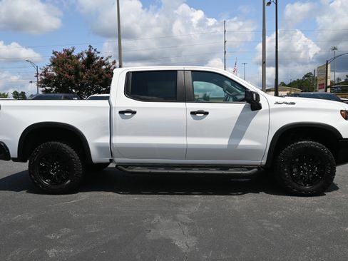 Used 2024 Chevrolet Silverado 1500 ZR2 w/ Technology Package image 12