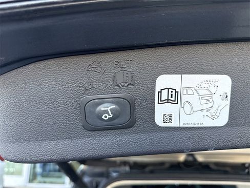 Used 2017 Ford Escape Titanium image 33