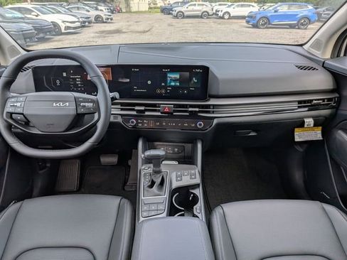 New 2026 Kia Sportage SX FWD image 17