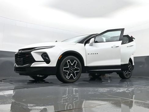 Used 2023 Chevrolet Blazer RS AWD/4WD image 35