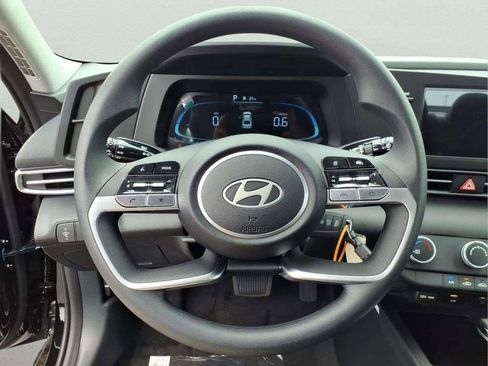 New 2026 Hyundai Elantra SE FWD image 13