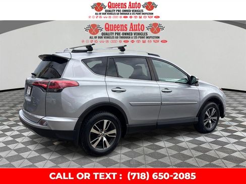 Used 2017 Toyota RAV4 XLE AWD/4WD image 7
