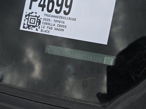 Used 2025 Toyota Corolla Cross LE FWD image 3