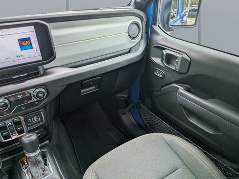 Used 2025 Jeep Gladiator Sport AWD/4WD image 18