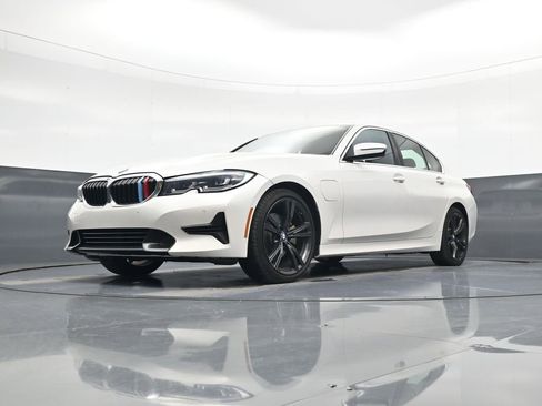 Used 2021 BMW 330e w/ Convenience Package RWD image 18