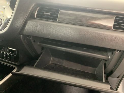 Used 2018 Mitsubishi Outlander SEL image 40