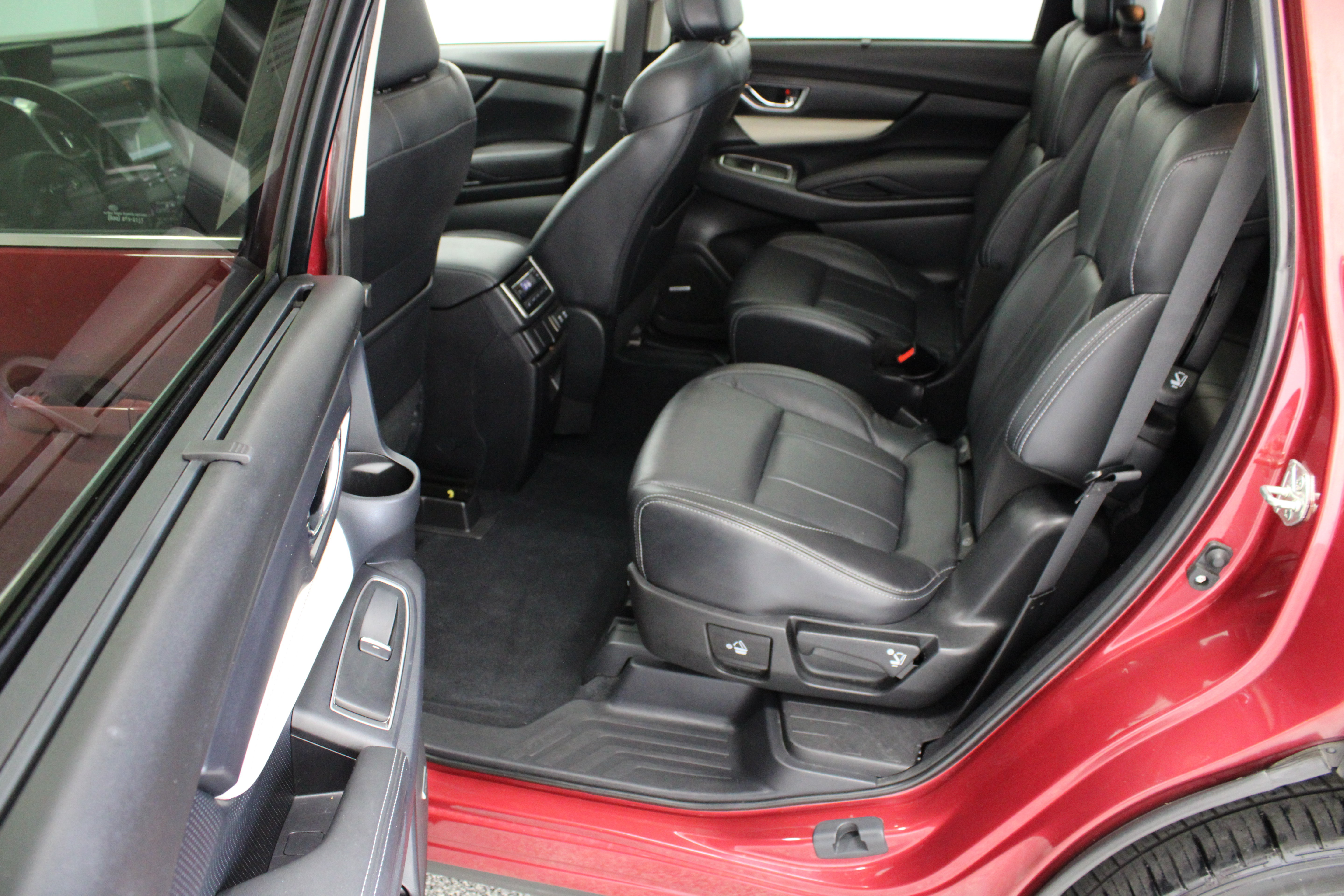 Used 2021 Subaru Ascent Limited w/ Technology Package AWD/4WD image 31