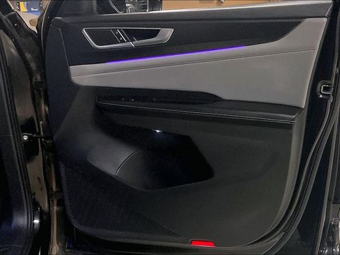 Used 2024 Volkswagen Atlas Cross Sport SEL R-Line image 21