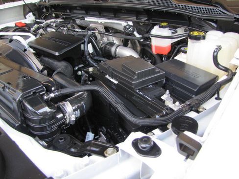 Used 2024 Chevrolet Silverado 2500 LT AWD/4WD image 40