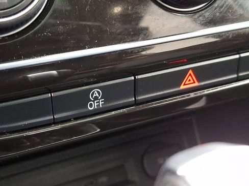 Used 2022 Volkswagen Atlas SE image 27