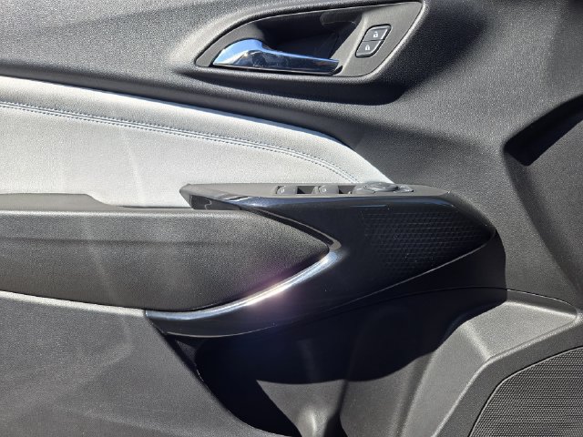 Used 2025 Chevrolet Trax LT FWD image 24