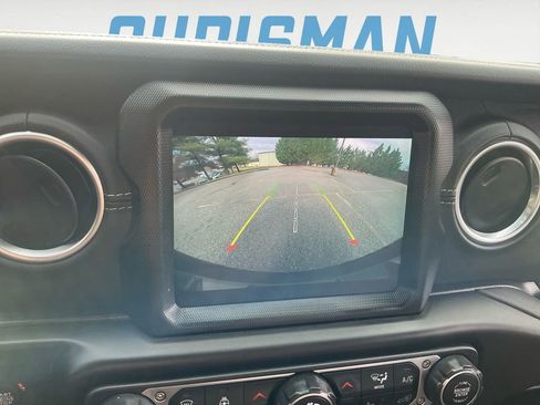 Used 2022 Jeep Wrangler Unlimited Sahara w/ Cold Weather Group image 19