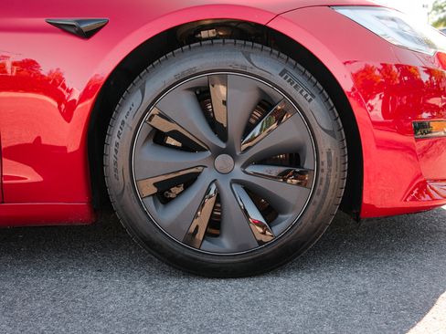 Used 2021 Tesla Model S Plaid image 13