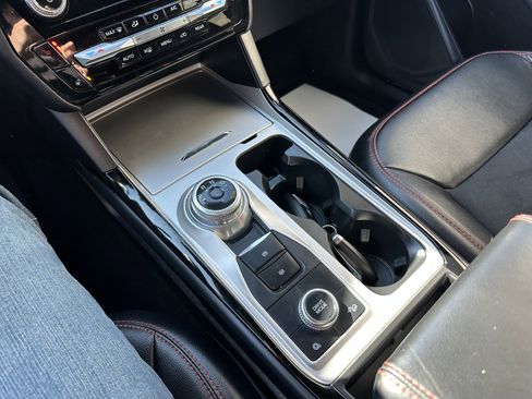 Used 2023 Ford Explorer ST-Line image 13