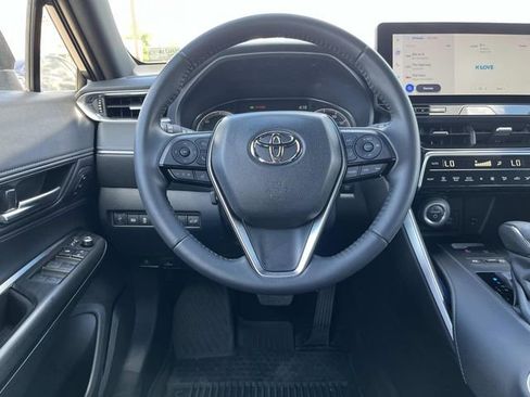 Used 2024 Toyota Venza XLE AWD/4WD image 14
