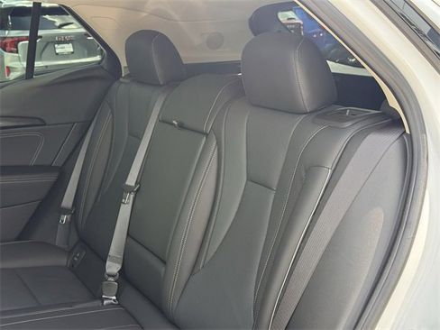 Used 2023 Buick Envision Essence image 30